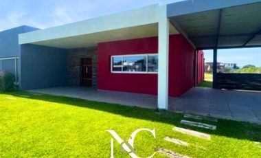 Casa en venta de 4 ambientes en Costa Esmeralda