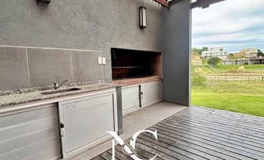 Casa en venta de 4 ambientes en Costa Esmeralda