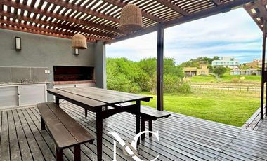 Casa en venta de 4 ambientes en Costa Esmeralda
