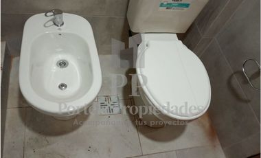 DEPARTAMENTO DE DOS AMBIENTES PRIMER PISO CON ESPACIO GUARDA COCHE