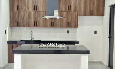 RESIDENCIA  DOS PLANTAS, 3 RECÁMARAS, 3 BAÑOS, COCHERA PARA 2 AUTOS