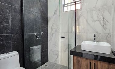 RESIDENCIA  DOS PLANTAS, 3 RECÁMARAS, 3 BAÑOS, COCHERA PARA 2 AUTOS