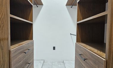 RESIDENCIA  DOS PLANTAS, 3 RECÁMARAS, 3 BAÑOS, COCHERA PARA 2 AUTOS