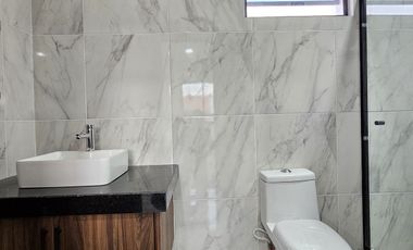 RESIDENCIA  DOS PLANTAS, 3 RECÁMARAS, 3 BAÑOS, COCHERA PARA 2 AUTOS