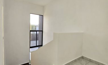 RESIDENCIA  DOS PLANTAS, 3 RECÁMARAS, 3 BAÑOS, COCHERA PARA 2 AUTOS