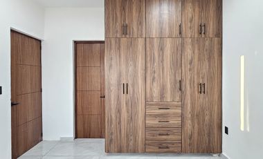 RESIDENCIA  DOS PLANTAS, 3 RECÁMARAS, 3 BAÑOS, COCHERA PARA 2 AUTOS