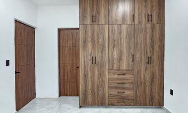 RESIDENCIA  DOS PLANTAS, 3 RECÁMARAS, 3 BAÑOS, COCHERA PARA 2 AUTOS