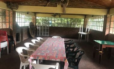 Rancho en venta, con Hectáreas de Bosque, caballerizas y jaulas para gallos.