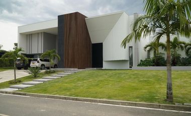 Encantadora Casa en Venta: Confort, Estilo y Ubicación