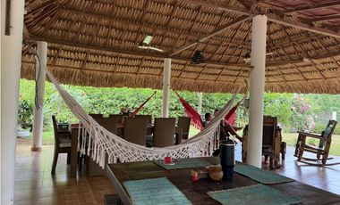 VENTA DE CASA FINCA EN EL CRUCERO A CINCO MINUTOS DE SAHAGÚN