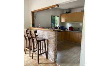 VENTA DE CASA FINCA EN EL CRUCERO A CINCO MINUTOS DE SAHAGÚN