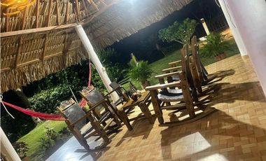 VENTA DE CASA FINCA EN EL CRUCERO A CINCO MINUTOS DE SAHAGÚN