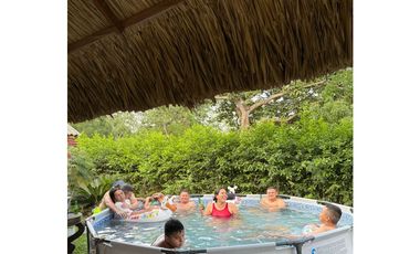 VENTA DE CASA FINCA EN EL CRUCERO A CINCO MINUTOS DE SAHAGÚN