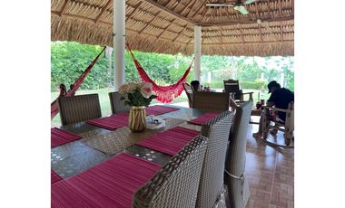 VENTA DE CASA FINCA EN EL CRUCERO A CINCO MINUTOS DE SAHAGÚN