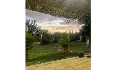 VENTA DE CASA FINCA EN EL CRUCERO A CINCO MINUTOS DE SAHAGÚN