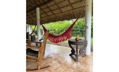 VENTA DE CASA FINCA EN EL CRUCERO A CINCO MINUTOS DE SAHAGÚN