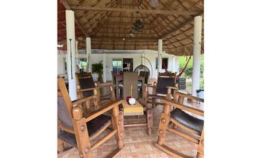VENTA DE CASA FINCA EN EL CRUCERO A CINCO MINUTOS DE SAHAGÚN
