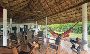 VENTA DE CASA FINCA EN EL CRUCERO A CINCO MINUTOS DE SAHAGÚN