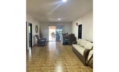 VENTA DE CASA FINCA EN EL CRUCERO A CINCO MINUTOS DE SAHAGÚN