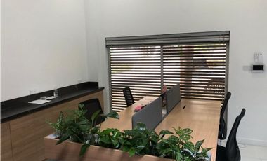 Casa comercial en arriendo