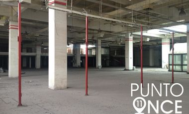 Espectacular local comercial:  6,940 m2 en Center Plazas.