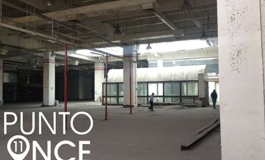 Espectacular local comercial:  6,940 m2 en Center Plazas.