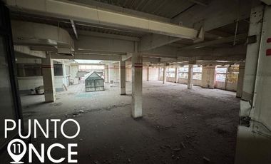 Espectacular local comercial:  6,940 m2 en Center Plazas.