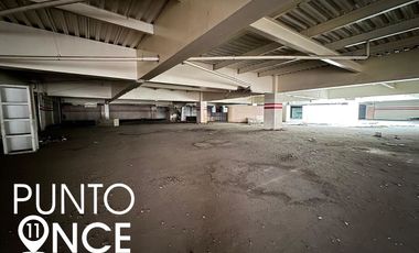 Espectacular local comercial:  6,940 m2 en Center Plazas.