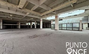 Espectacular local comercial:  6,940 m2 en Center Plazas.