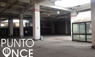 Espectacular local comercial:  6,940 m2 en Center Plazas.