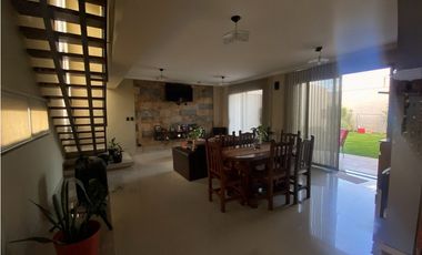 VENDO CHALET  MODERNO EN B PRIVADO PINAR DEL SOL VI MAIPU GUTIERREZ