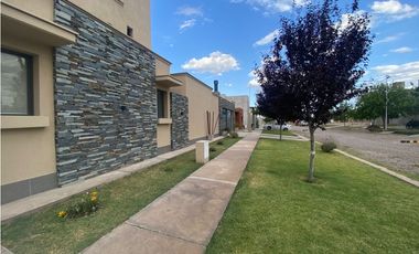 VENDO CHALET  MODERNO EN B PRIVADO PINAR DEL SOL VI MAIPU GUTIERREZ