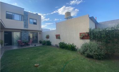 VENDO CHALET  MODERNO EN B PRIVADO PINAR DEL SOL VI MAIPU GUTIERREZ