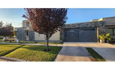 VENDO CHALET  MODERNO EN B PRIVADO PINAR DEL SOL VI MAIPU GUTIERREZ