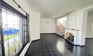 Venta de hermosa casa en zona centro de Paraná.