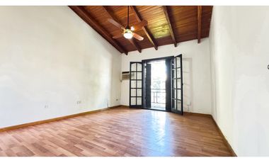 Venta de hermosa casa en zona centro de Paraná.