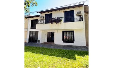 Venta de hermosa casa en zona centro de Paraná.