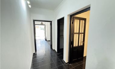 Venta de hermosa casa en zona centro de Paraná.