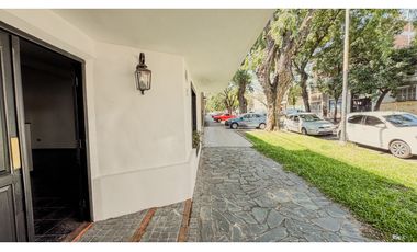 Venta de hermosa casa en zona centro de Paraná.