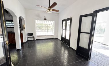 Venta de hermosa casa en zona centro de Paraná.