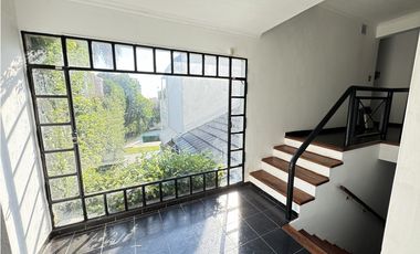 Venta de hermosa casa en zona centro de Paraná.