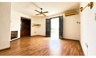 Venta de hermosa casa en zona centro de Paraná.