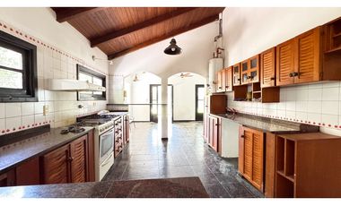 Venta de hermosa casa en zona centro de Paraná.