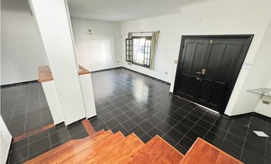 Venta de hermosa casa en zona centro de Paraná.