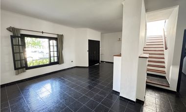 Venta de hermosa casa en zona centro de Paraná.