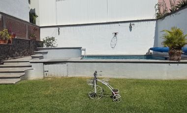 A espaldas de la Avenida San Diego
