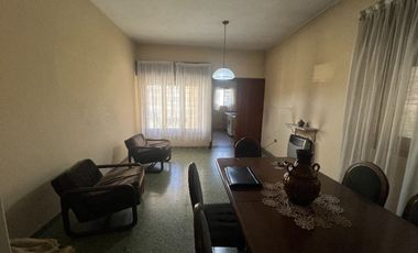 Chalet en venta en Bernal Oeste