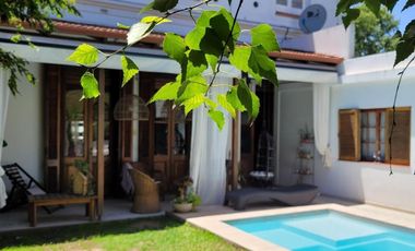 Casa en venta - 3 Dormitorios 3 Baños - 220Mts2 - Junín