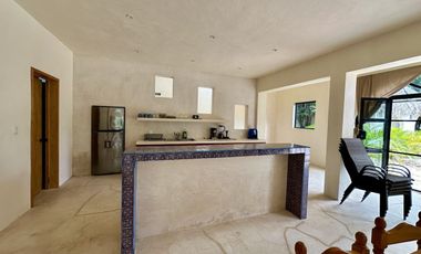 SE VENDE TERRENO EN RAUDALES, Q. ROO, CON BELLA CASA A ORILLA DEL LAGO