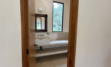 SE VENDE TERRENO EN RAUDALES, Q. ROO, CON BELLA CASA A ORILLA DEL LAGO